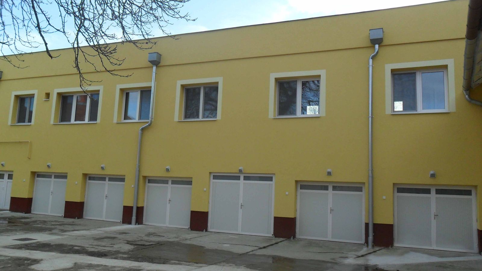 A központi iroda udvari homlokzata
